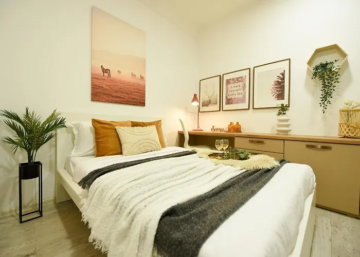 Ideal Home - Spacious & Modern Accommodation Near Unirii Square