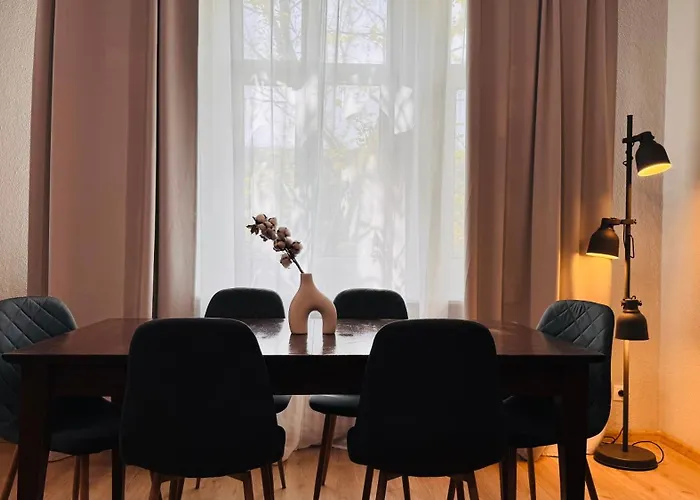 Ideal Home - Spacious & Modern Accommodation Near Unirii Square