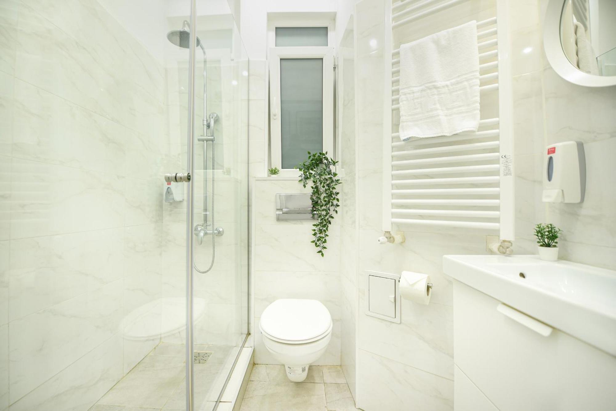Ideal - Spacious & Modern Near Unirii Square Apartment Bukarest
