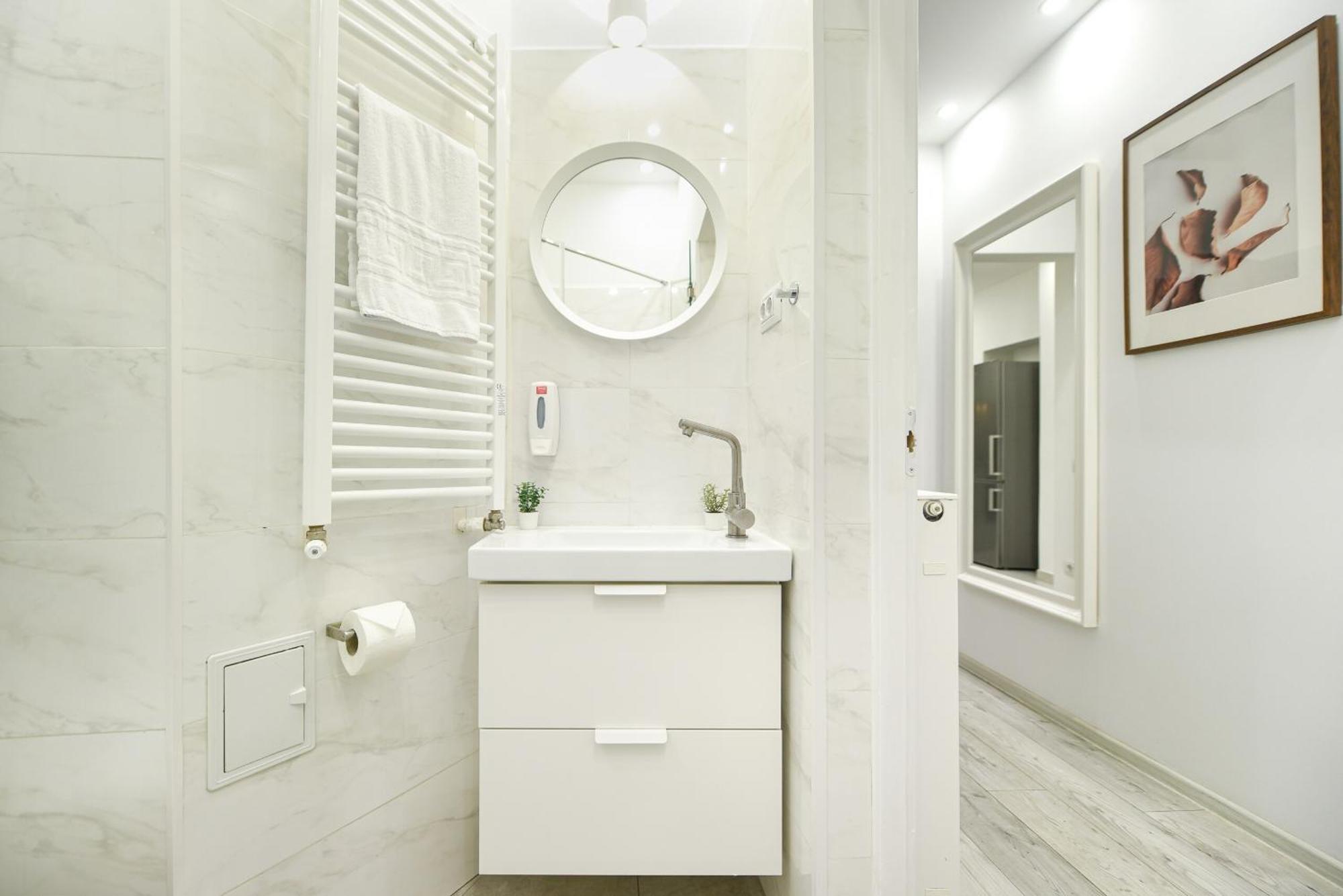 Ideal - Spacious & Modern Near Unirii Square Apartment