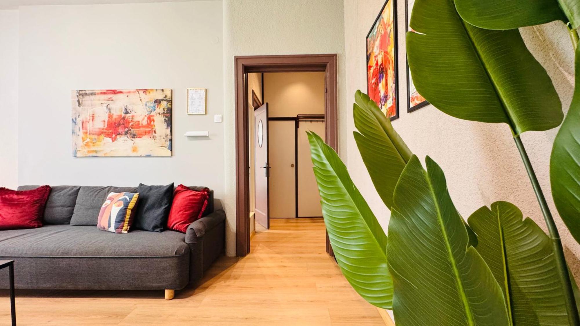 Ideal - Spacious & Modern Near Unirii Square Apartment
